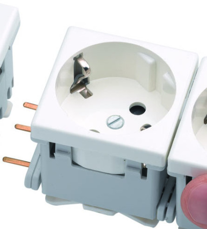 Simon Connect Белая Розетка 2к+з Schuko 45х45мм, быстрое соединение