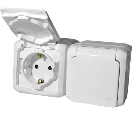 Legrand Quteo Белый Розетка 2-я с/з с шт IP44